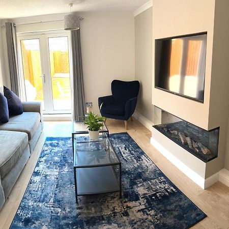 3 Bedroom - 2 Bathroom Townhouse In Corstorphine Near Murrayfield Stadium - Direct Bus To Edinburgh City Centre In 20 Minutes - Two Private Parking Spaces - Private Sunny Garden - Recently Refurbished Εξωτερικό φωτογραφία