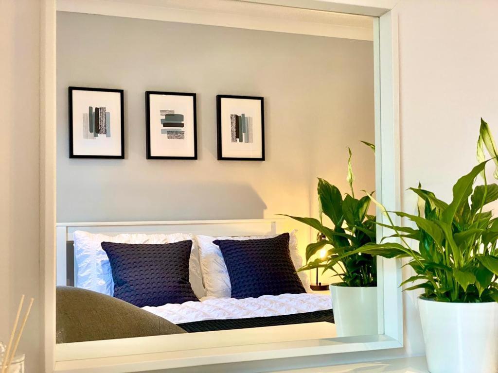 3 Bedroom - 2 Bathroom Townhouse In Corstorphine Near Murrayfield Stadium - Direct Bus To Edinburgh City Centre In 20 Minutes - Two Private Parking Spaces - Private Sunny Garden - Recently Refurbished Εξωτερικό φωτογραφία