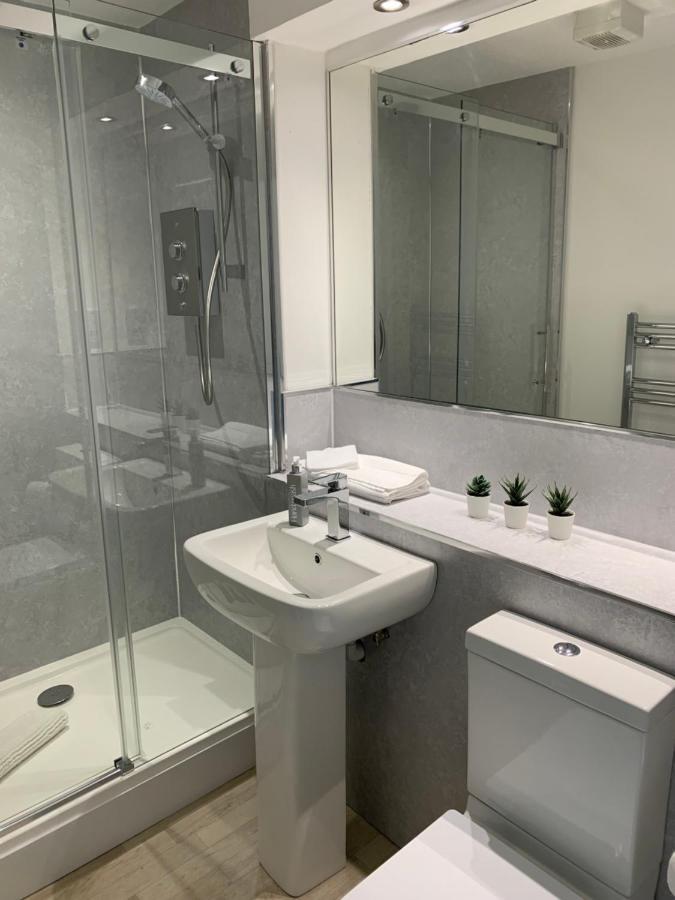3 Bedroom - 2 Bathroom Townhouse In Corstorphine Near Murrayfield Stadium - Direct Bus To Edinburgh City Centre In 20 Minutes - Two Private Parking Spaces - Private Sunny Garden - Recently Refurbished Εξωτερικό φωτογραφία