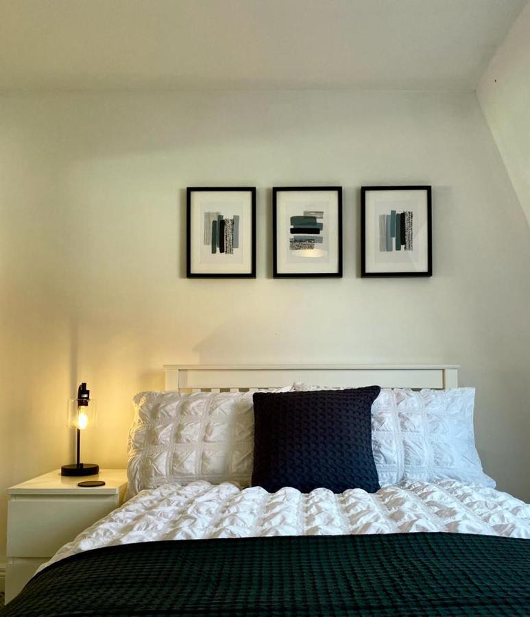 3 Bedroom - 2 Bathroom Townhouse In Corstorphine Near Murrayfield Stadium - Direct Bus To Edinburgh City Centre In 20 Minutes - Two Private Parking Spaces - Private Sunny Garden - Recently Refurbished Εξωτερικό φωτογραφία