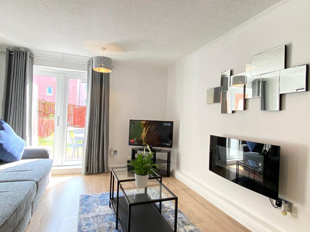 3 Bedroom - 2 Bathroom Townhouse In Corstorphine Near Murrayfield Stadium - Direct Bus To Edinburgh City Centre In 20 Minutes - Two Private Parking Spaces - Private Sunny Garden - Recently Refurbished Εξωτερικό φωτογραφία