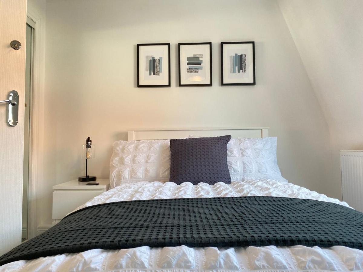 3 Bedroom - 2 Bathroom Townhouse In Corstorphine Near Murrayfield Stadium - Direct Bus To Edinburgh City Centre In 20 Minutes - Two Private Parking Spaces - Private Sunny Garden - Recently Refurbished Εξωτερικό φωτογραφία