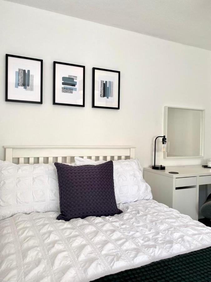 3 Bedroom - 2 Bathroom Townhouse In Corstorphine Near Murrayfield Stadium - Direct Bus To Edinburgh City Centre In 20 Minutes - Two Private Parking Spaces - Private Sunny Garden - Recently Refurbished Εξωτερικό φωτογραφία