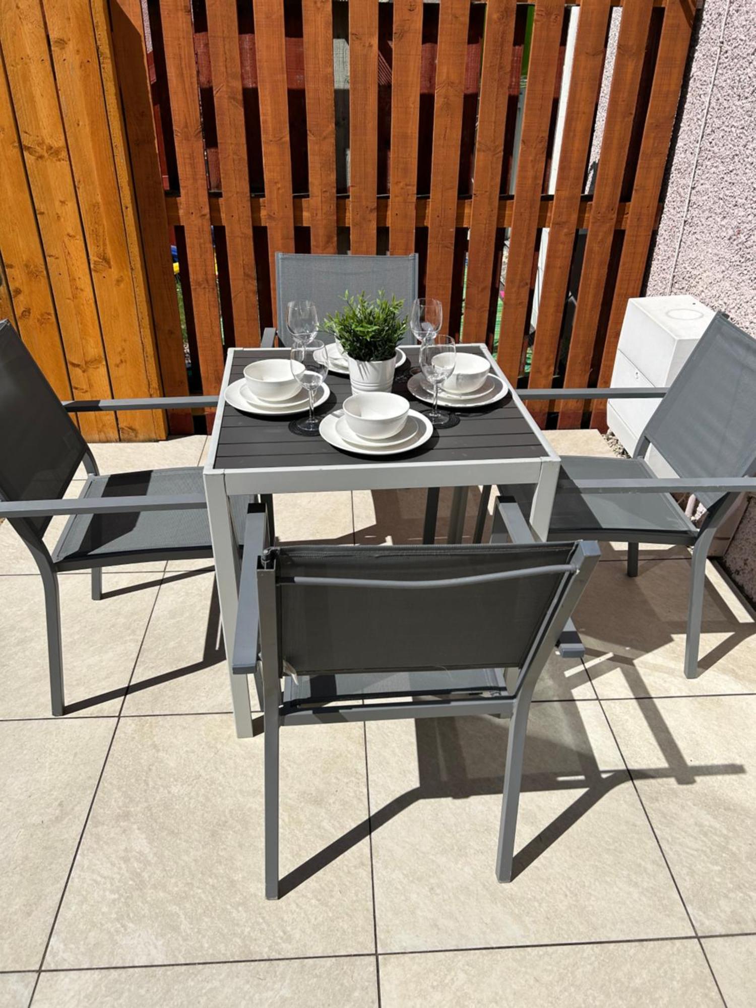 3 Bedroom - 2 Bathroom Townhouse In Corstorphine Near Murrayfield Stadium - Direct Bus To Edinburgh City Centre In 20 Minutes - Two Private Parking Spaces - Private Sunny Garden - Recently Refurbished Εξωτερικό φωτογραφία
