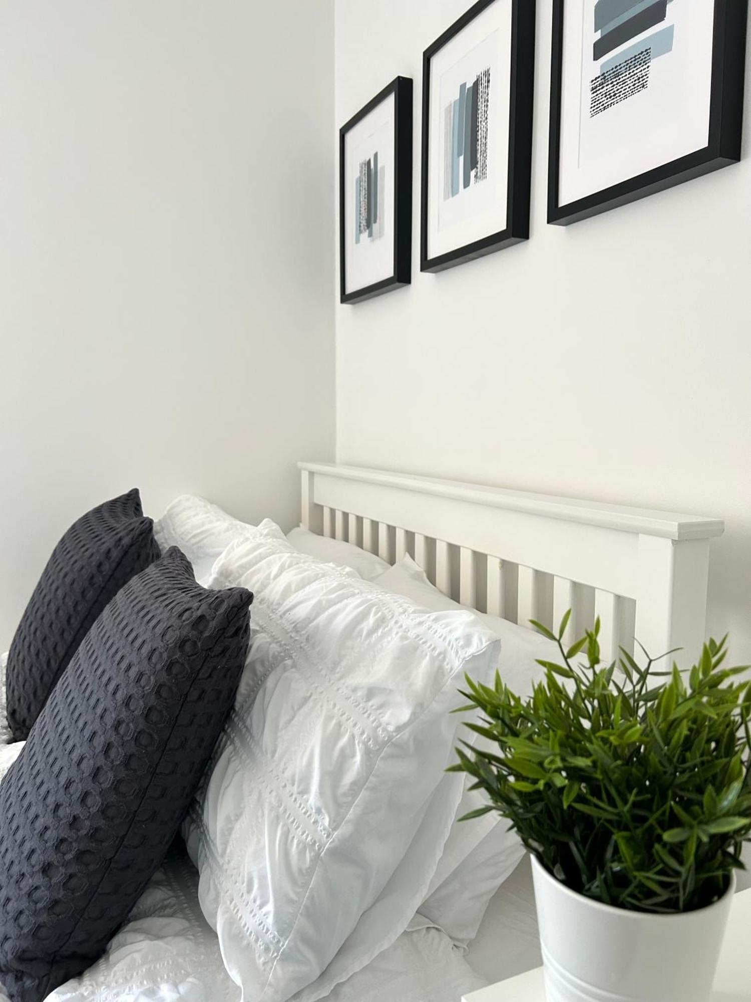 3 Bedroom - 2 Bathroom Townhouse In Corstorphine Near Murrayfield Stadium - Direct Bus To Edinburgh City Centre In 20 Minutes - Two Private Parking Spaces - Private Sunny Garden - Recently Refurbished Εξωτερικό φωτογραφία