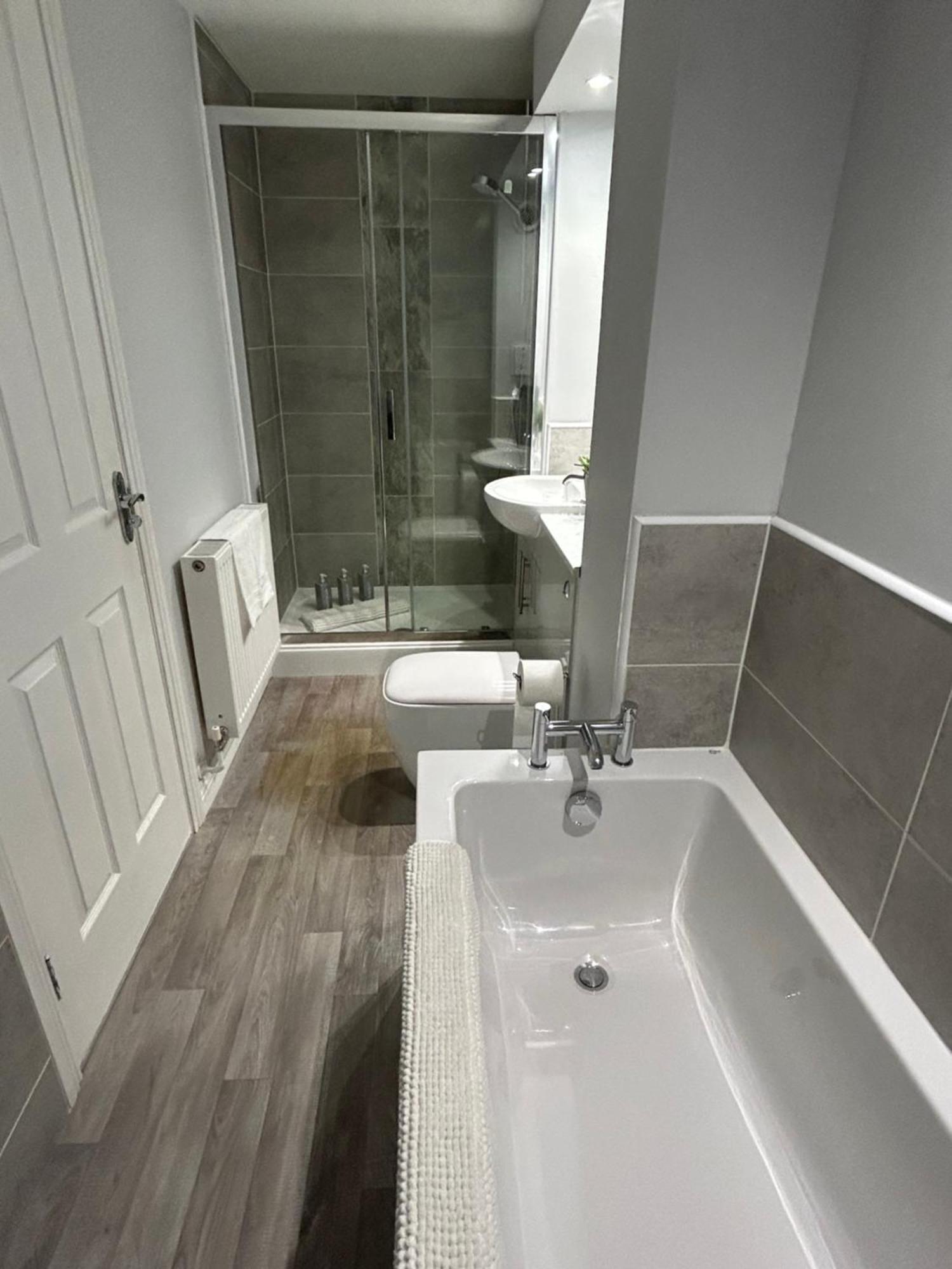 3 Bedroom - 2 Bathroom Townhouse In Corstorphine Near Murrayfield Stadium - Direct Bus To Edinburgh City Centre In 20 Minutes - Two Private Parking Spaces - Private Sunny Garden - Recently Refurbished Εξωτερικό φωτογραφία